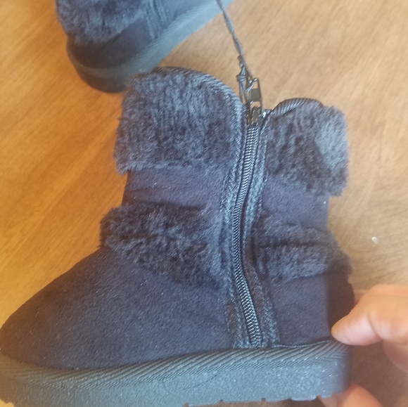 🚫SOLD🚫NWOT black fuzzy boots baby size 5 - Picture 6 of 7